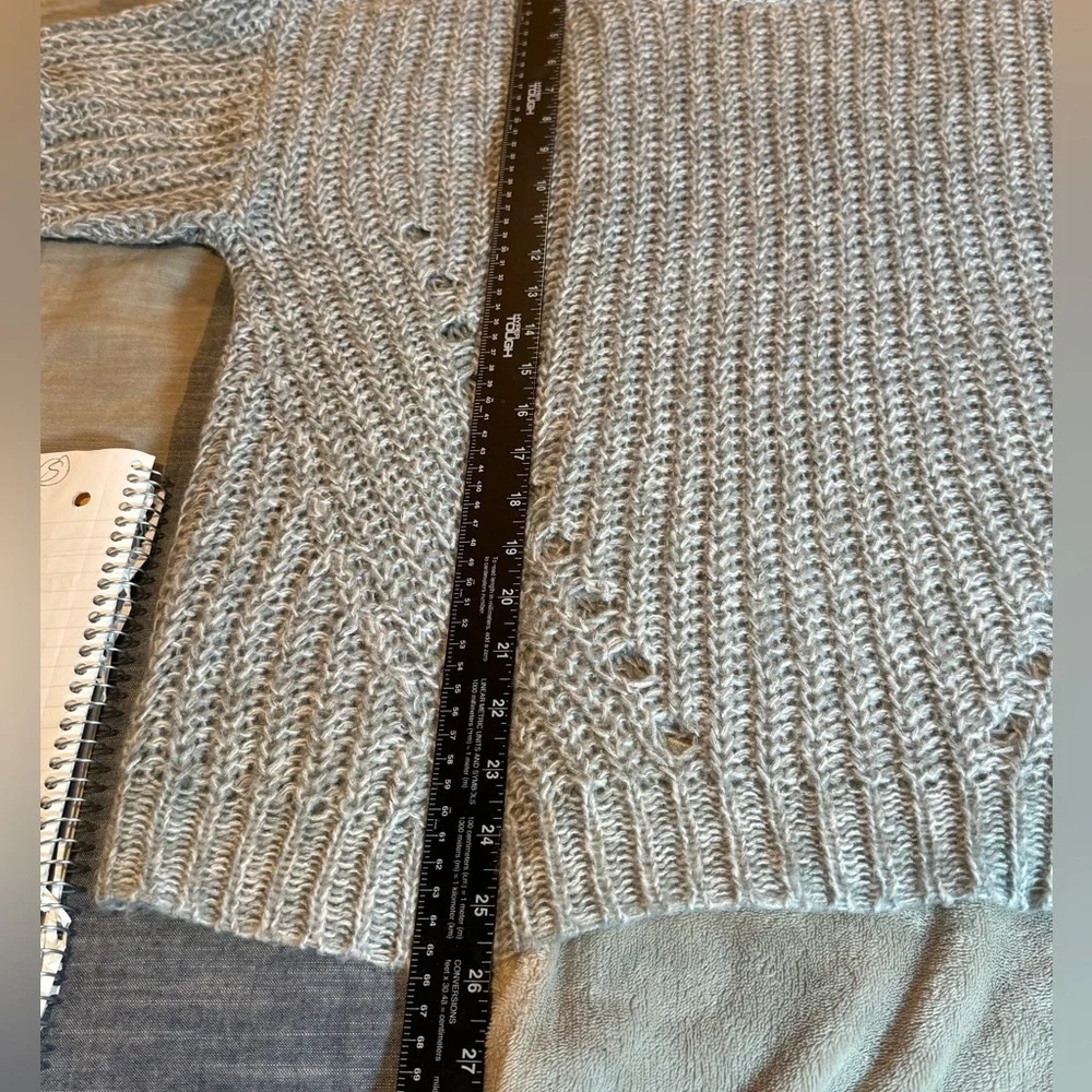 American‎ Eagle Outfitters Glacier Gray Cable Knit Crew Neck Sweater Size S